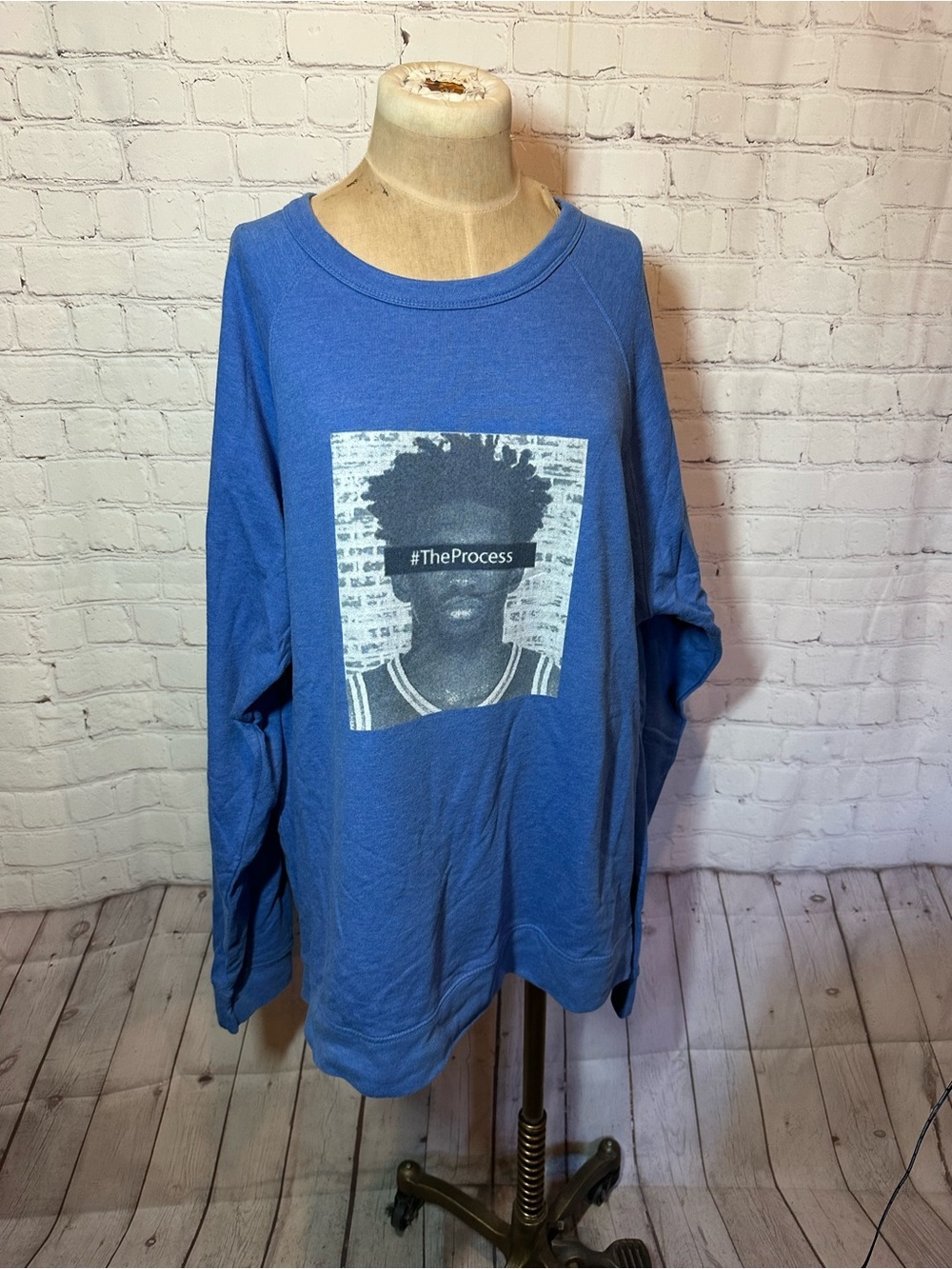 Philadelphia 76ers NBA‎ blue Graphic Sweatshirt with '#TheProcess' embiid